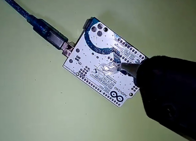 glue gun se Arduino ko door pr set kare